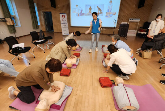 세곡동, 가정방문·응급처치 교육으로 어르신 건강 챙긴다
