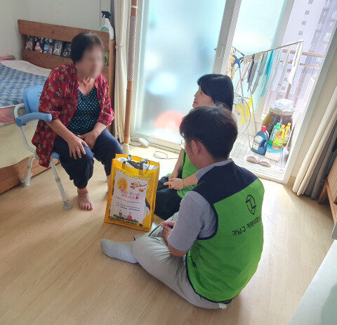 AI와 이웃의 손길로 촘촘하게…강남구, 설 연휴 특별 안부 확인 실시