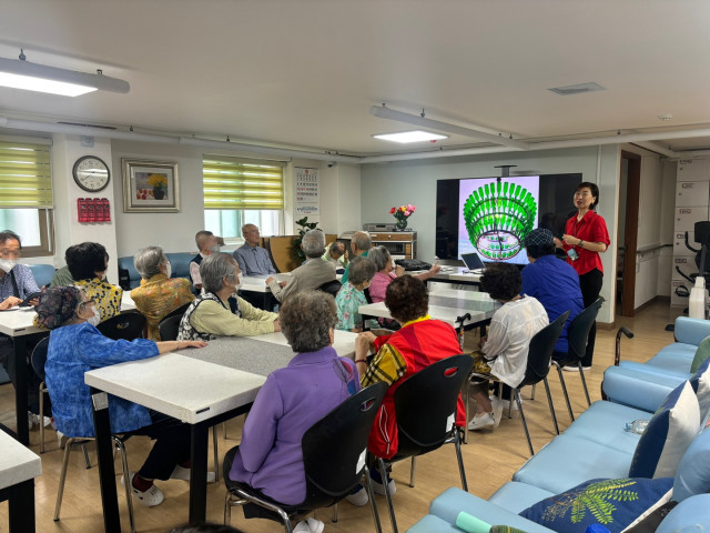 수정됨_(사진2) 어르신 대상 찾아가는 환경교육